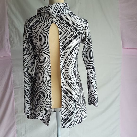 Ming Ming Cowl Neck Long Sleeved Open Back Absract Shirt Size M - Picture 2 of 6